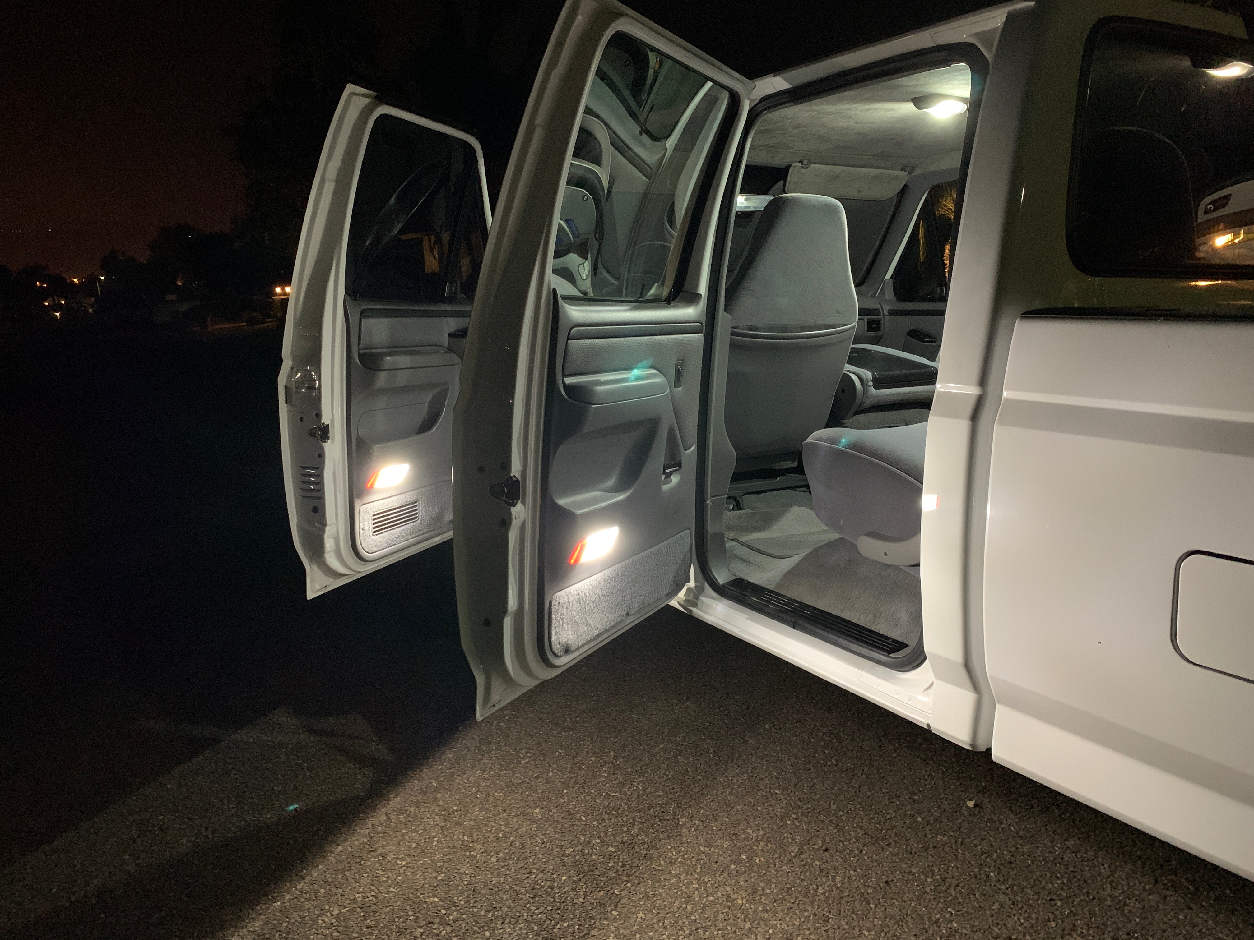 '92 - '93 OBS Ford F-150, F-250, F-350 Standard Cab & SuperCab Interior/Exterior LED Bulb Retrofit Kit