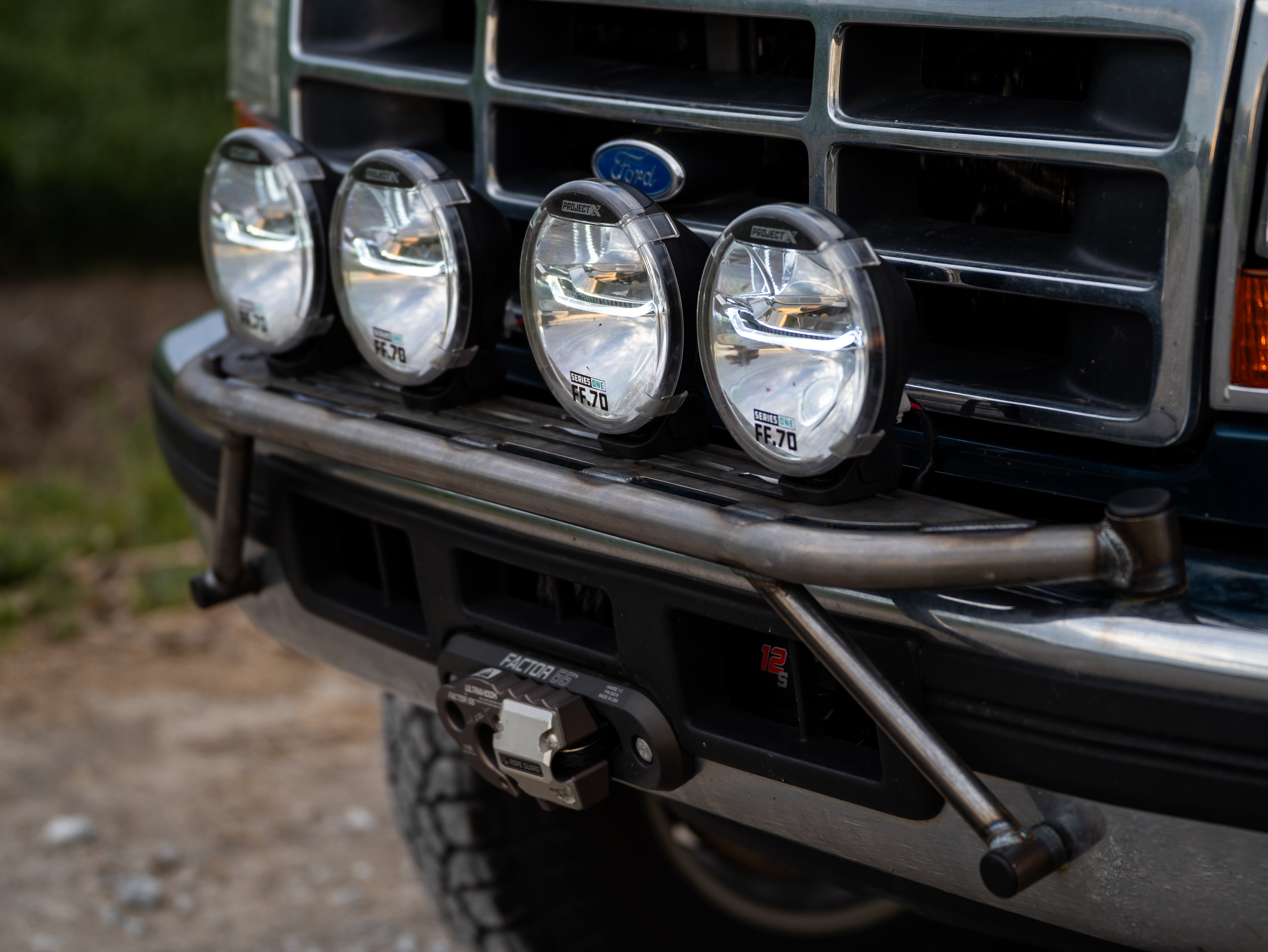 OBS Ford F-Series / Bronco Light Bar Mount (92-96)