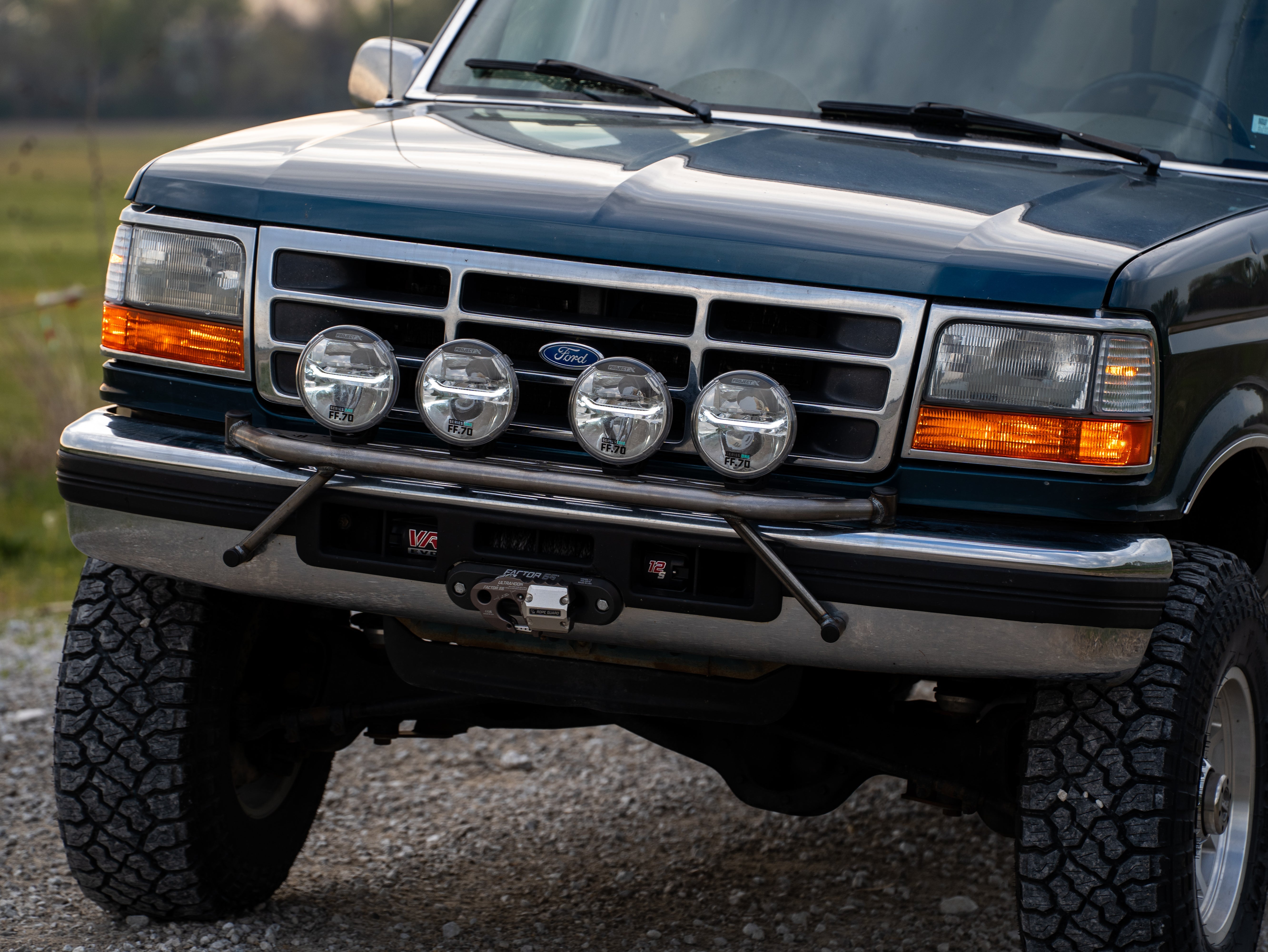 OBS Ford F-Series / Bronco Light Bar Mount (92-96)