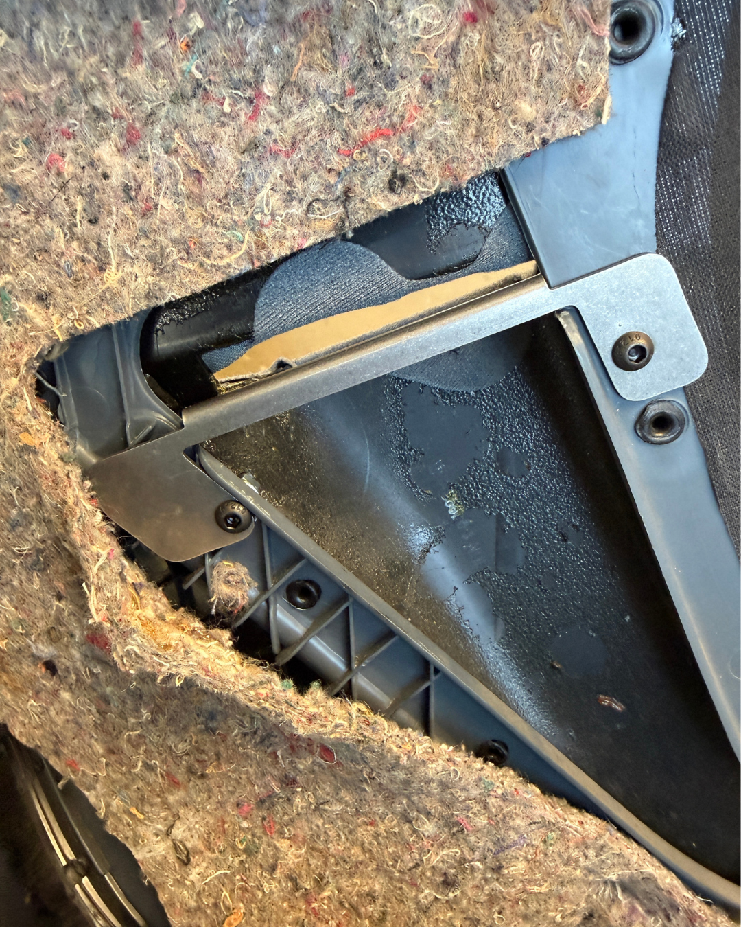 1992-97 F-Series and Bronco Passenger Door Panel Repair Bracket