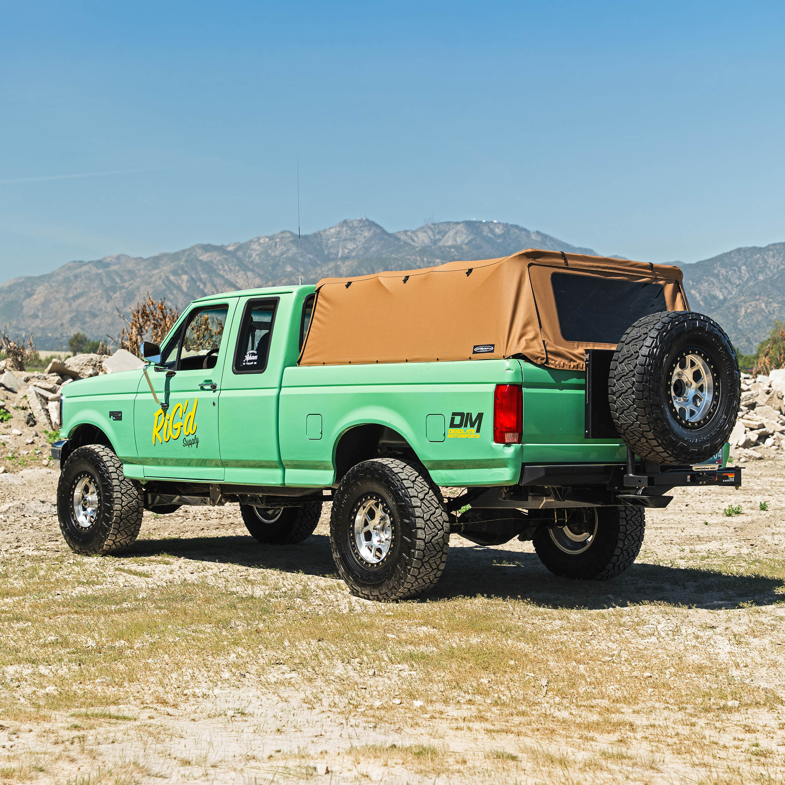 UltraSwing® Mega-Fit DESOLATE MOTORSPORTS SPEC High Clearance Spare Tire Hitch Mount