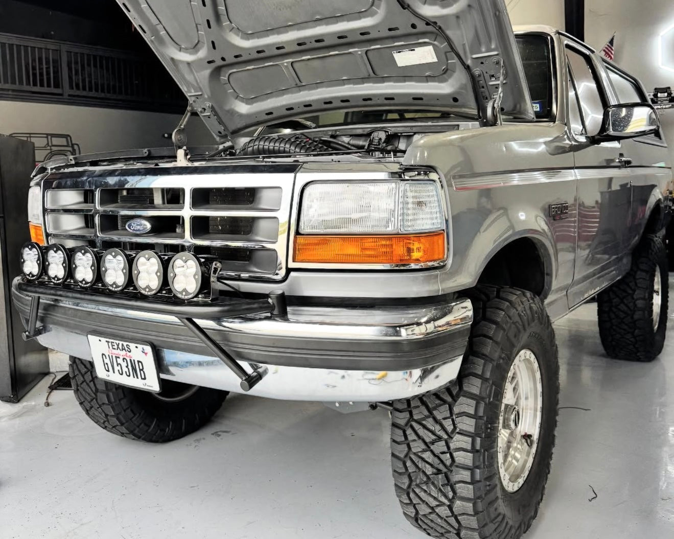 OBS Ford F-Series / Bronco Light Bar Mount (92-96)