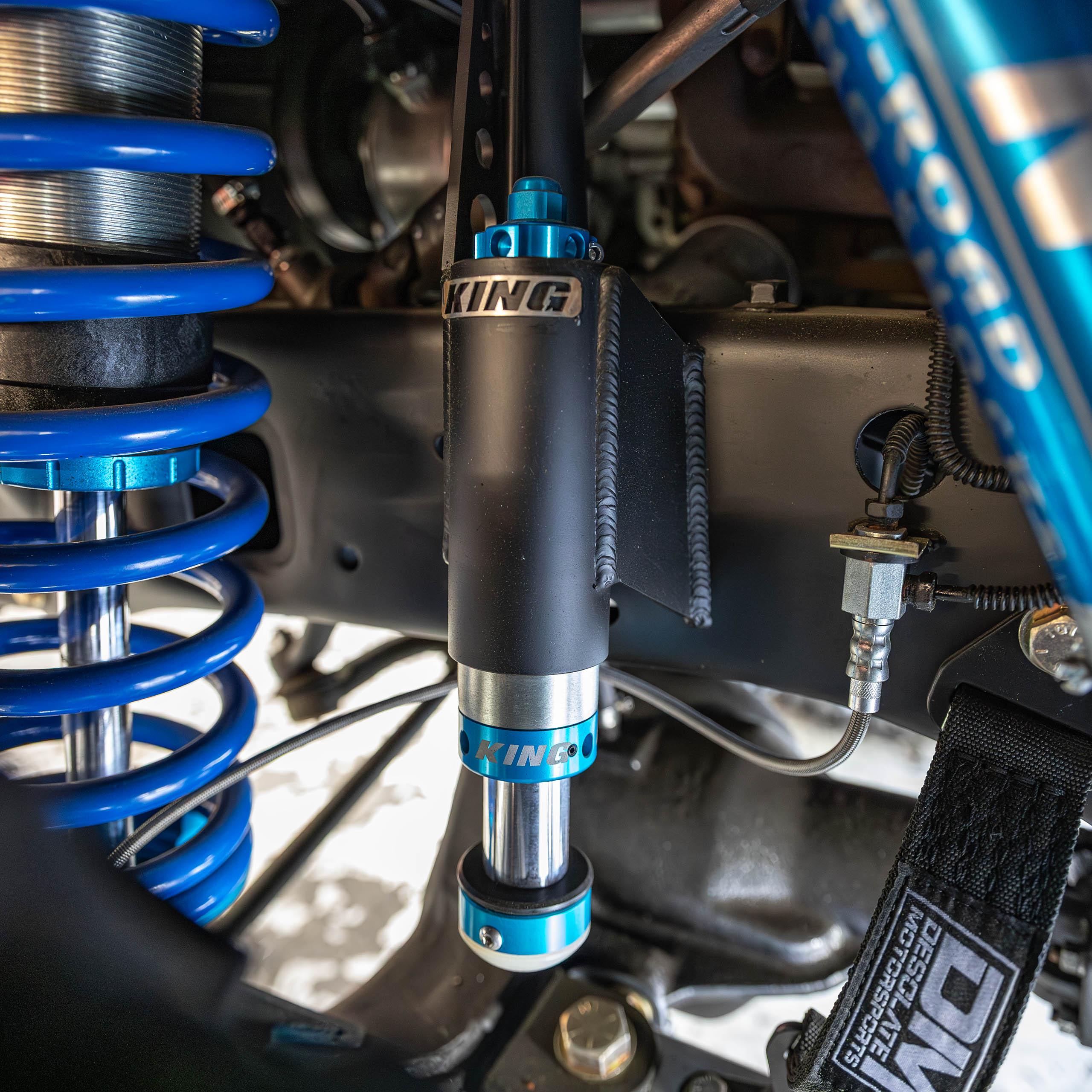 King Shocks 2.0x2" Bump Stops with Mounting Cans