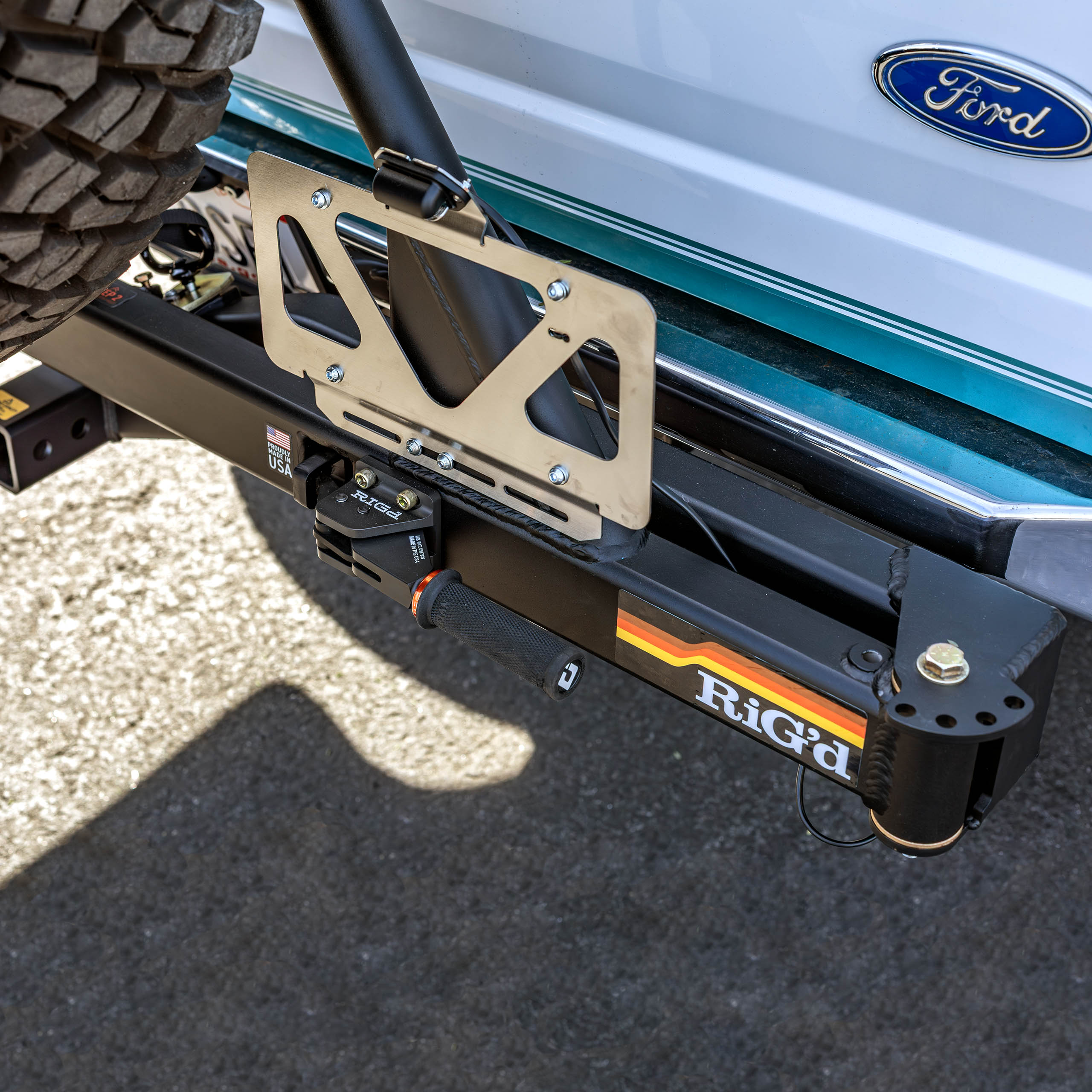 UltraSwing® Mega-Fit DESOLATE MOTORSPORTS SPEC High Clearance Spare Tire Hitch Mount
