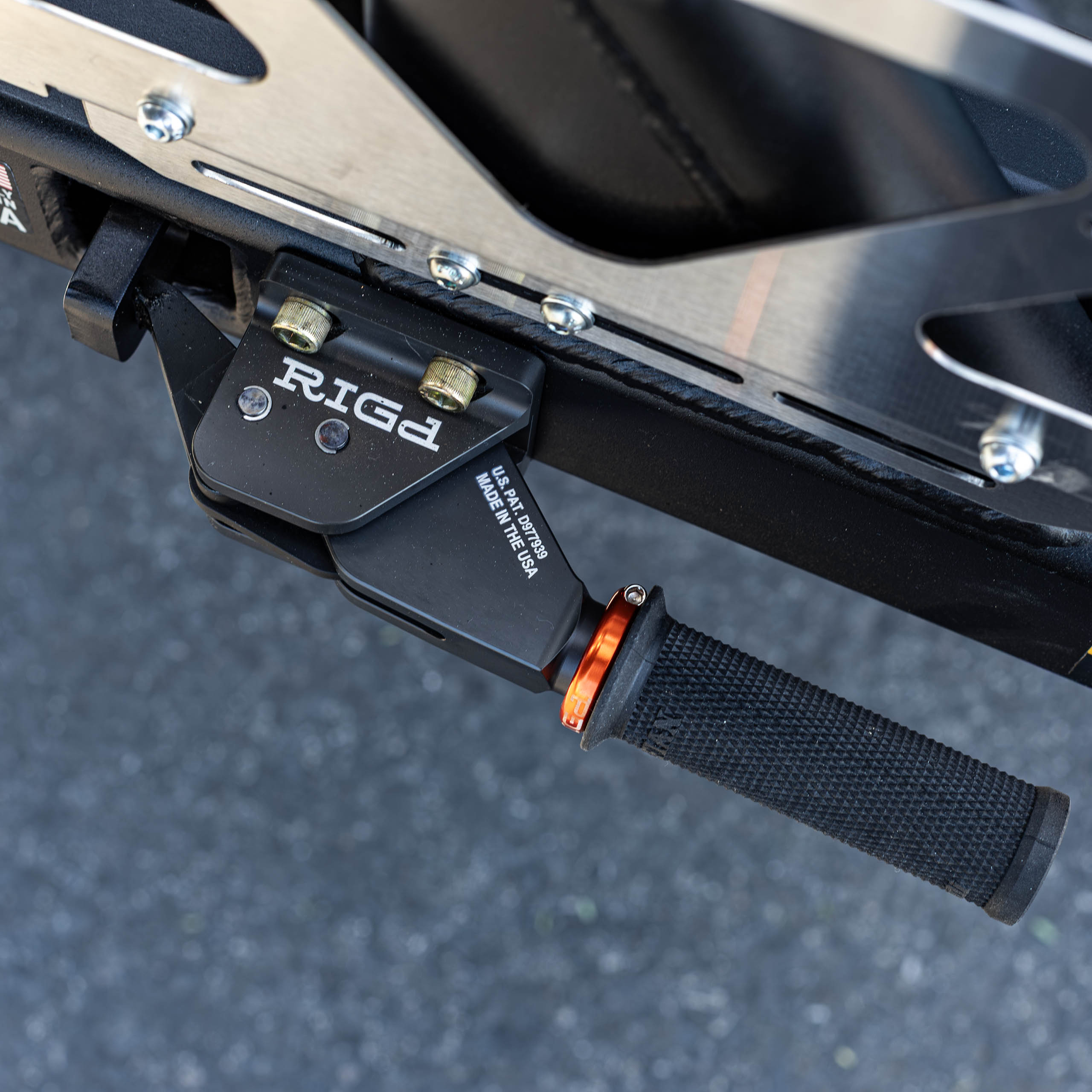 UltraSwing® Mega-Fit DESOLATE MOTORSPORTS SPEC High Clearance Spare Tire Hitch Mount